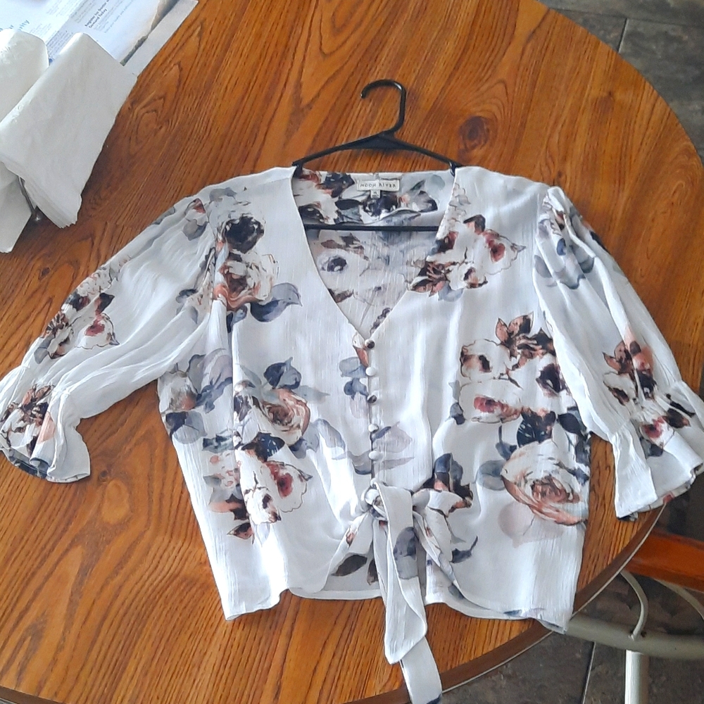 Moon River Beautiful Blouse Size M